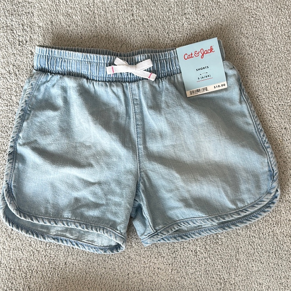 Cat & Jack girls lightweight light blue denim shorts. Size 6/6x